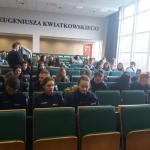 Klasa policyjna na wykładzie "Zasady naboru do policji"