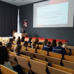 Klasa policyjna na wykładzie "Zasady naboru do policji"